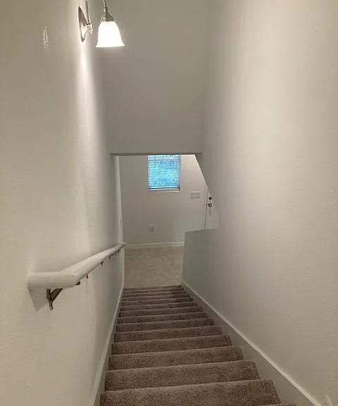 1032 Appleton St — Photo 12