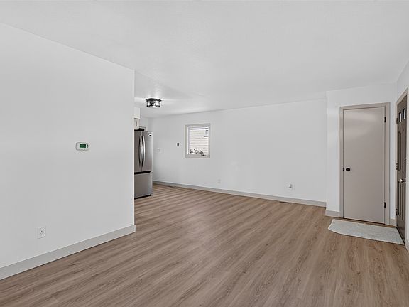 4th image of 4656 Hyperion Dr