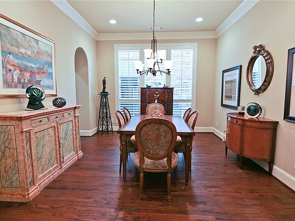5th image of 660 Clearwater Dr