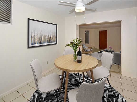 DINING AREA BETWEEN THE LIVING ROOM AND LARGE DEN.