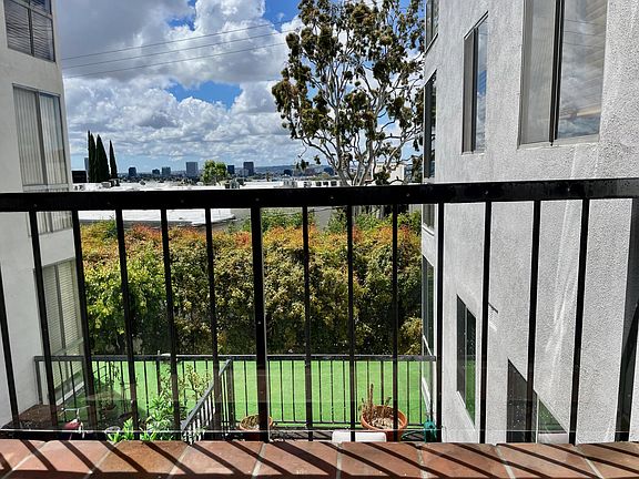 3rd image of 8530 Holloway Dr APT 324
