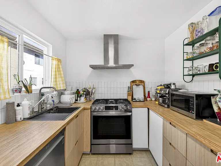 9034 Willis Ave #14 — Photo 9