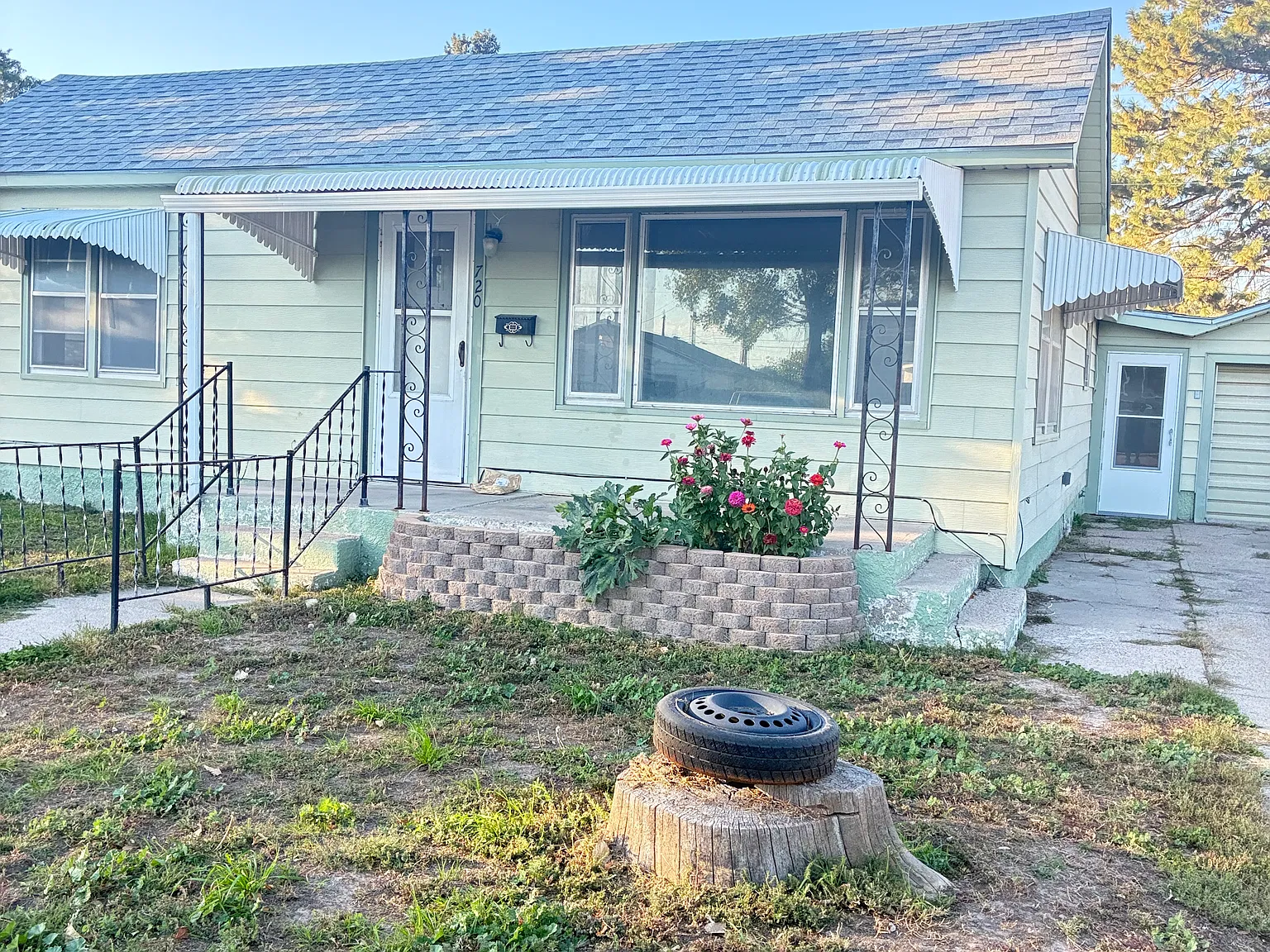2 bed, 752 sqft, $900 — Photo 1