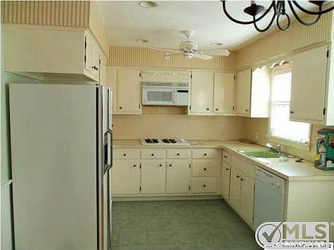 3rd image of 2714 Shady Glen Ave