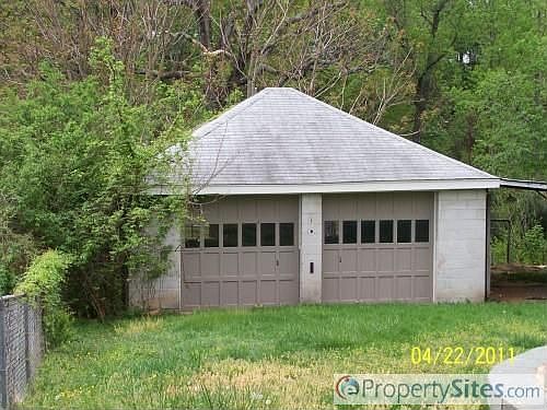 5th image of 1003 McCausland St