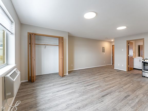 2nd image of 810 Mandeville Ln #10