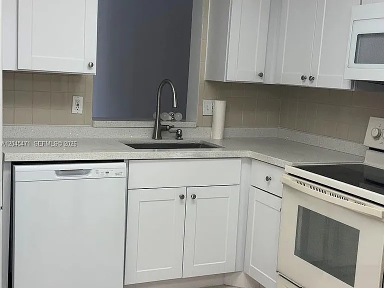 7591 NW 1st St #403 — Photo 8