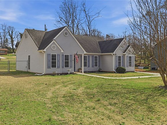 4th image of 307 Forest Creek Dr