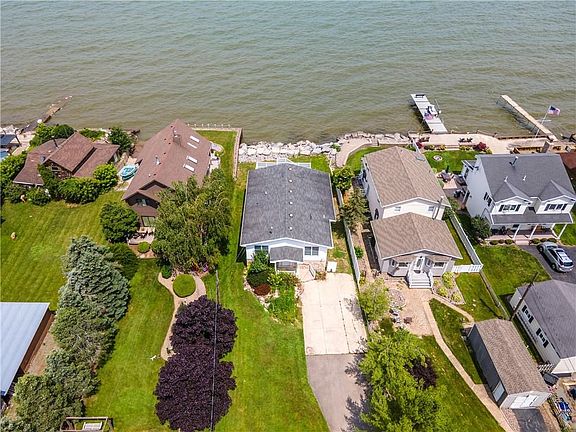 3rd image of 32 W Beach Dr