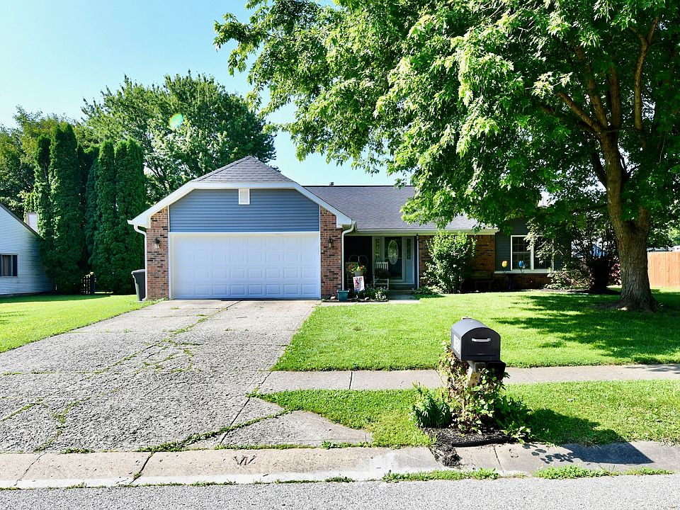 1st image of 153 Foxwood Dr