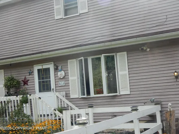 2319 Vacation Ln, Pocono Summit, PA 18346