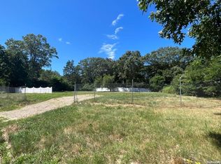 4 Henearly Dr, Miller Place, NY 11764