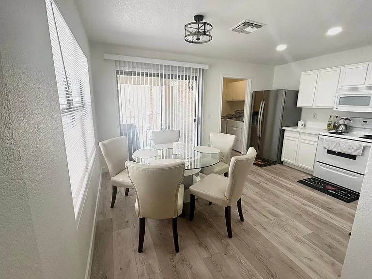 1722 W Amberwood Dr — Photo 4