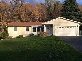403 Oakridge Dr, Camillus, NY 13031