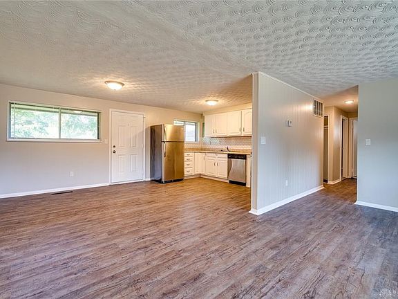 5th image of 2620 Nyack Ln