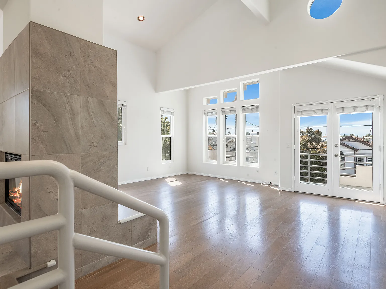 3 bed, 1903 sqft, $6,000 — Photo 3