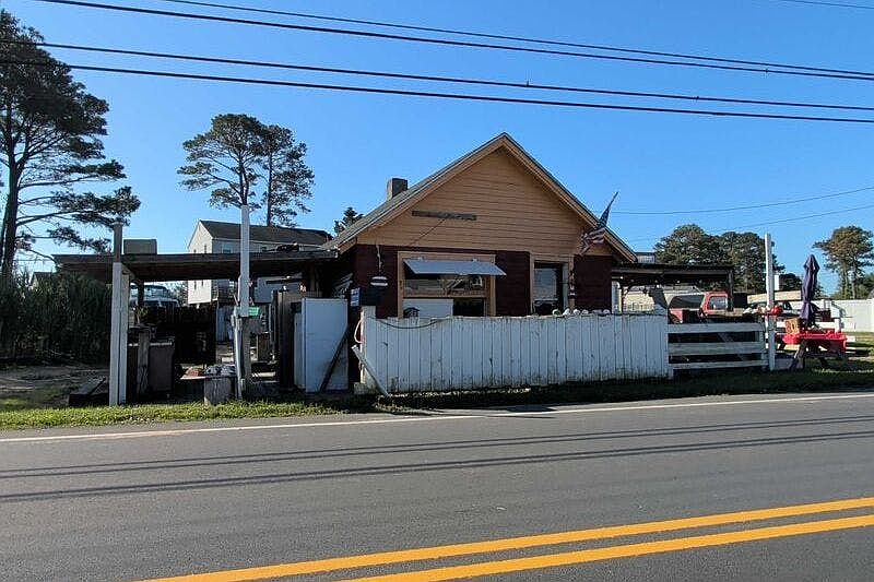 2nd image of 3356 Ridge Rd