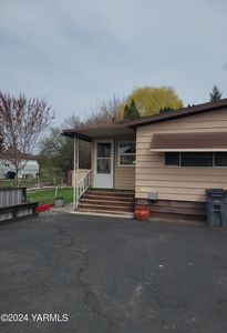661 Pence Rd TRAILER 56, Yakima, WA, 98908