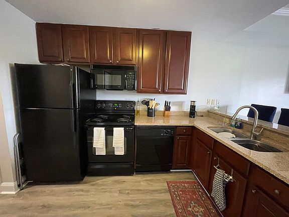 5th image of 215 W College Ave APT 607