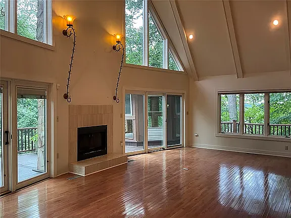 3 bed, 2100 sqft, $3,400 — Photo 4