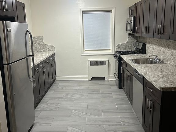 3rd image of 496 Howard Ave APT 1B