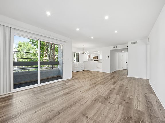 3rd image of 1037 N Vista St APT 206