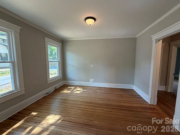 4th image of 803 E Main St