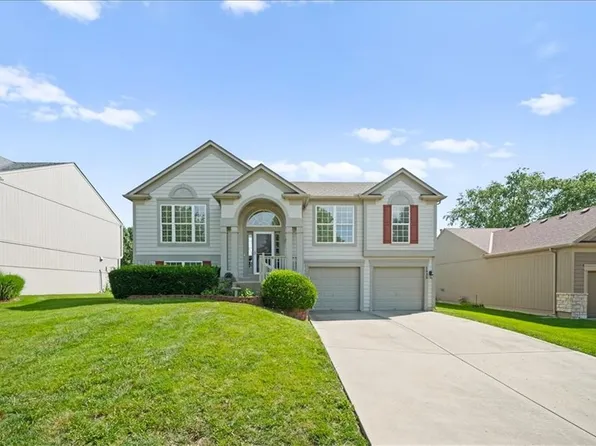 1835 W Concord Dr, Olathe, KS 66061