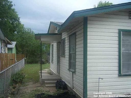4th image of 150 FENFIELD W