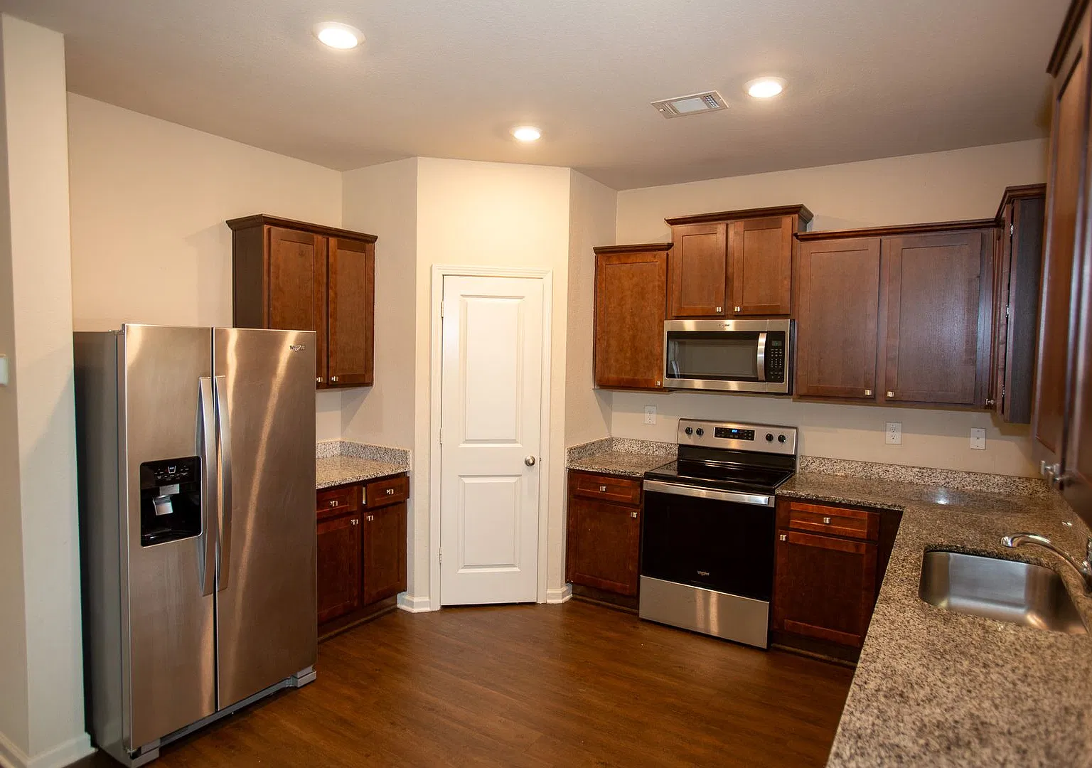 Beautiful. spacious 4 bedroom house in Athens, GA! — Photo 3