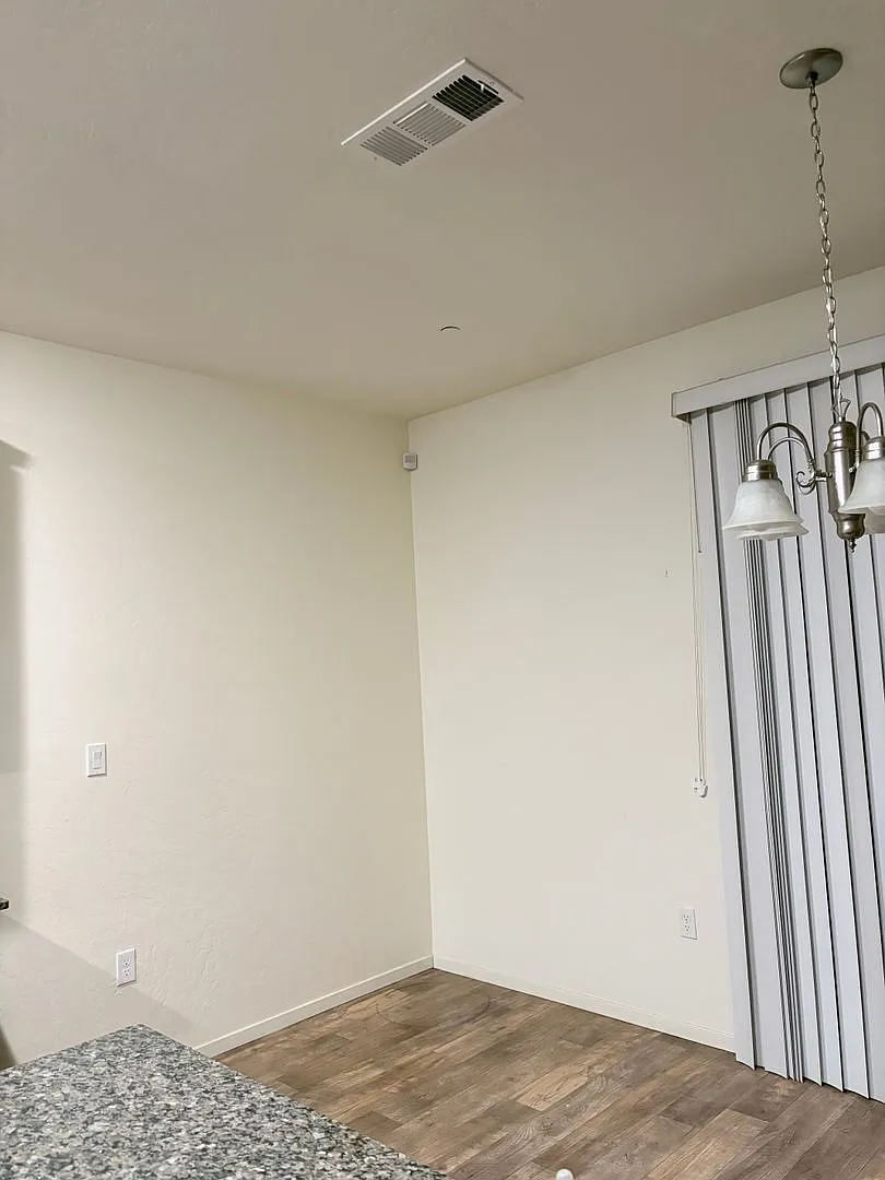 3 Bedroom 2 Bathroom in Hanford — Photo 3