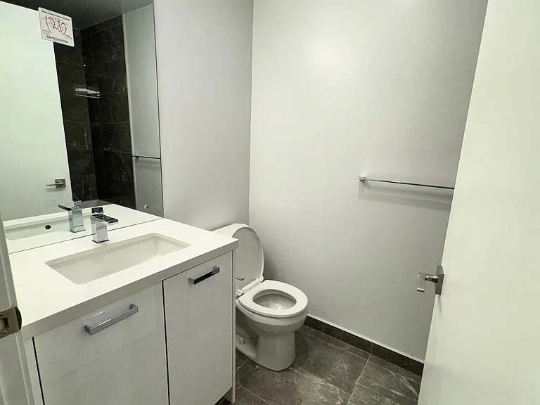 195 McCaul St #1212 — Photo 14