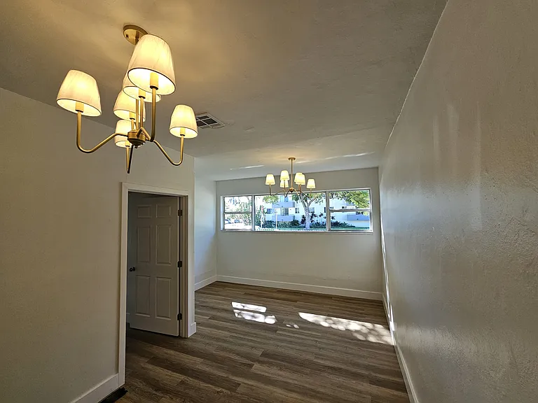1915 Normandy Dr — Photo 7