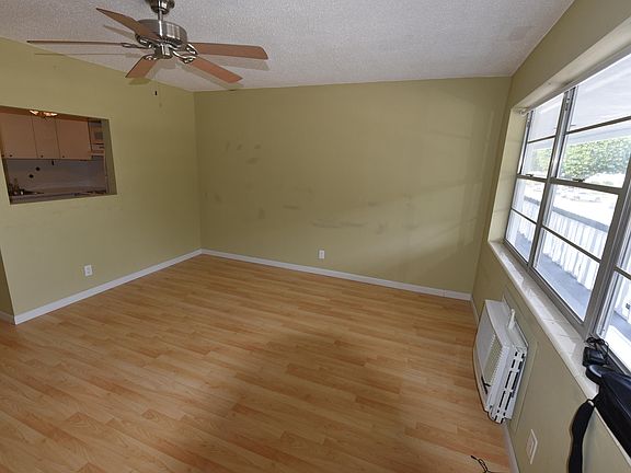 3rd image of 14 Windsor A #14