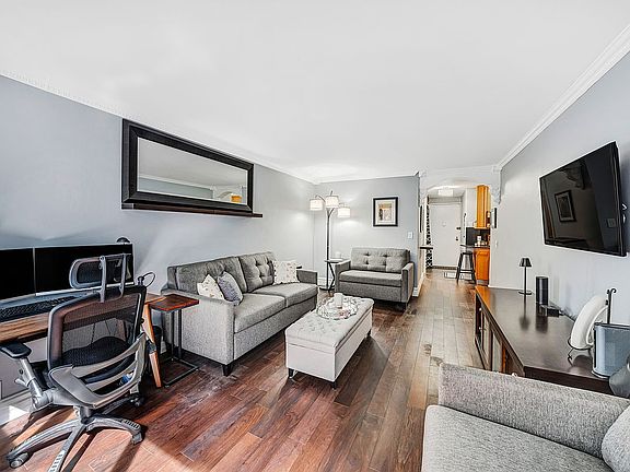 3rd image of 220 E 57th St APT 3A