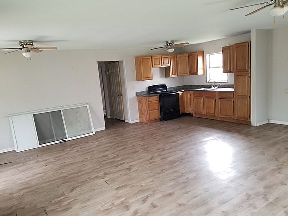 5th image of 409 Donnie Dr