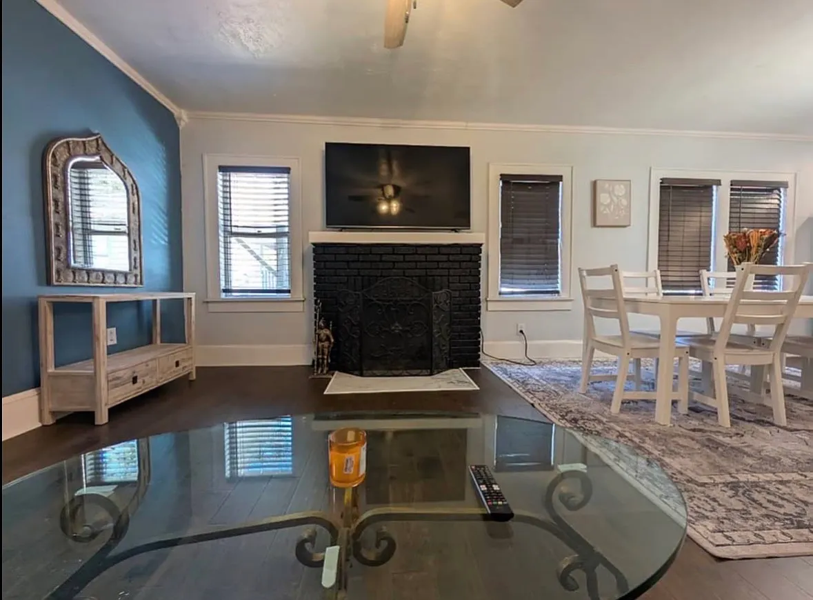 3 bed, 1184 sqft, $2,600 — Photo 4