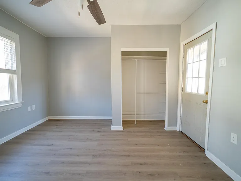 402A Sample St — Photo 5
