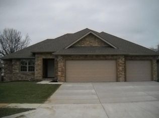 883 E Striper Dr, Nixa, MO 65714