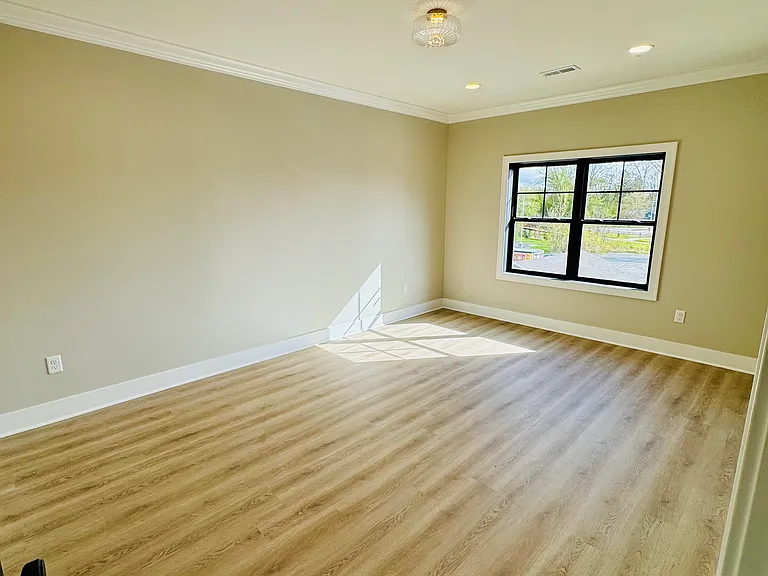 117 W Wisconsin Ave — Photo 9
