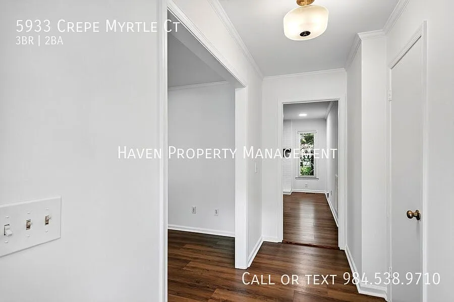 Thoughtfully Updated 3BR Ranch on Quiet Cul-de-Sac Near North Hills! — Photo 4