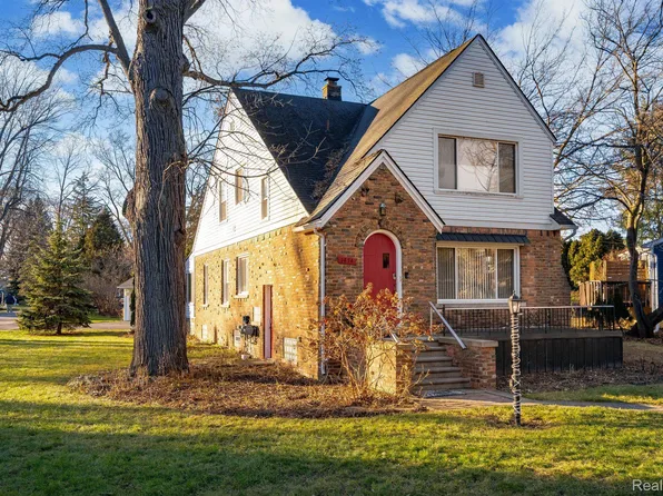 1474 Benvenue St, Keego Harbor, MI 48320