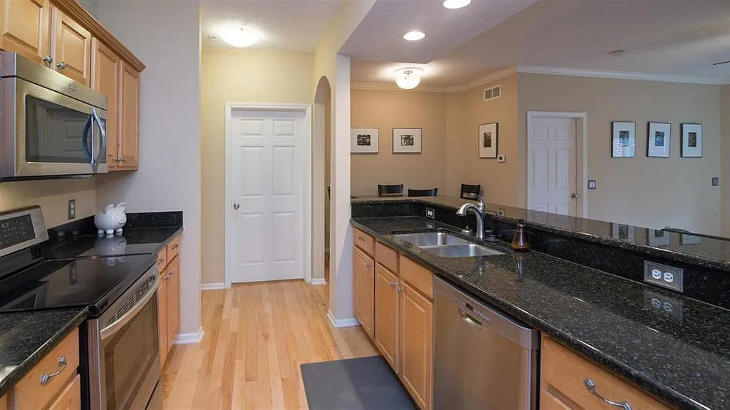Building Photo - 301 Scio Village Ct #146