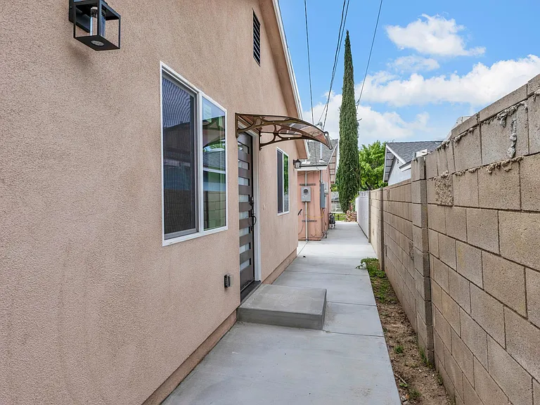 19033 Napa St — Photo 14
