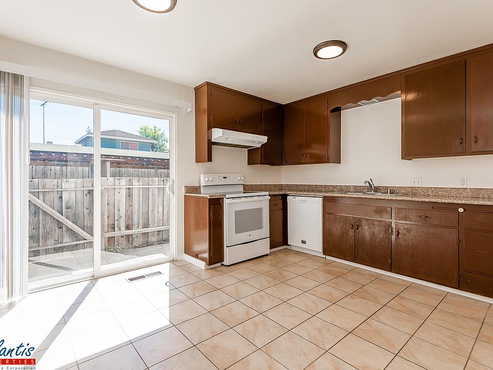 1st image of 210 Rose Ct #6