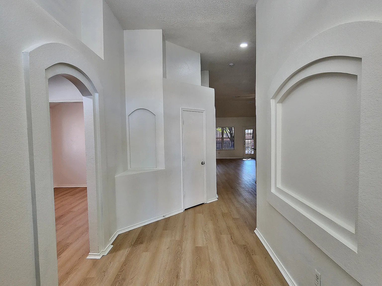 3 bed, 1714 sqft, $2,150 — Photo 2