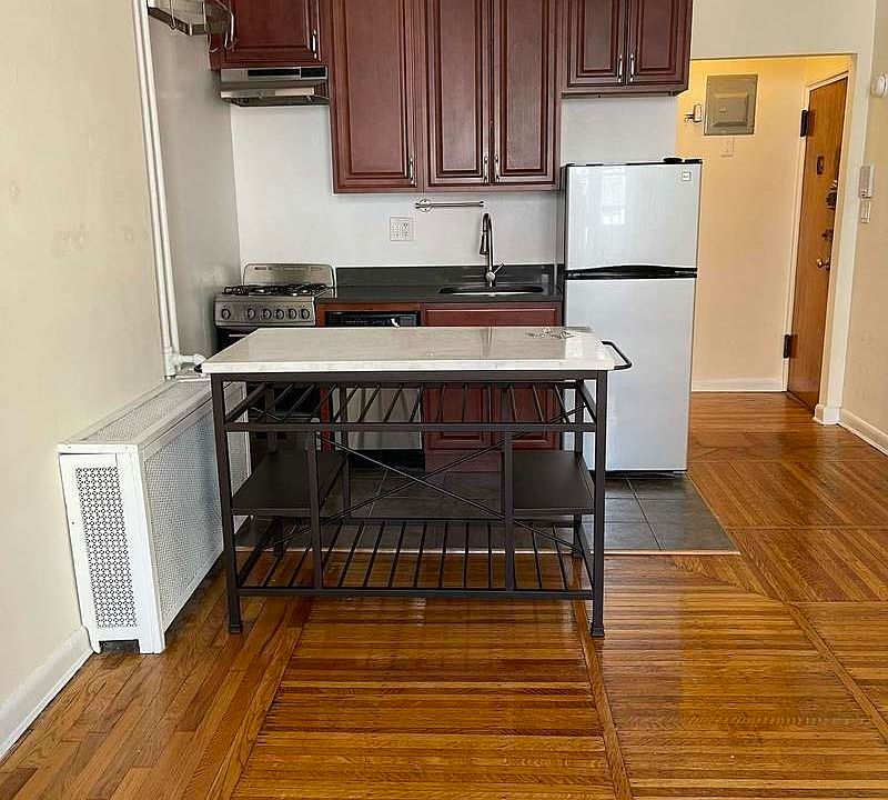 1st image of 50 W 85th St APT 4