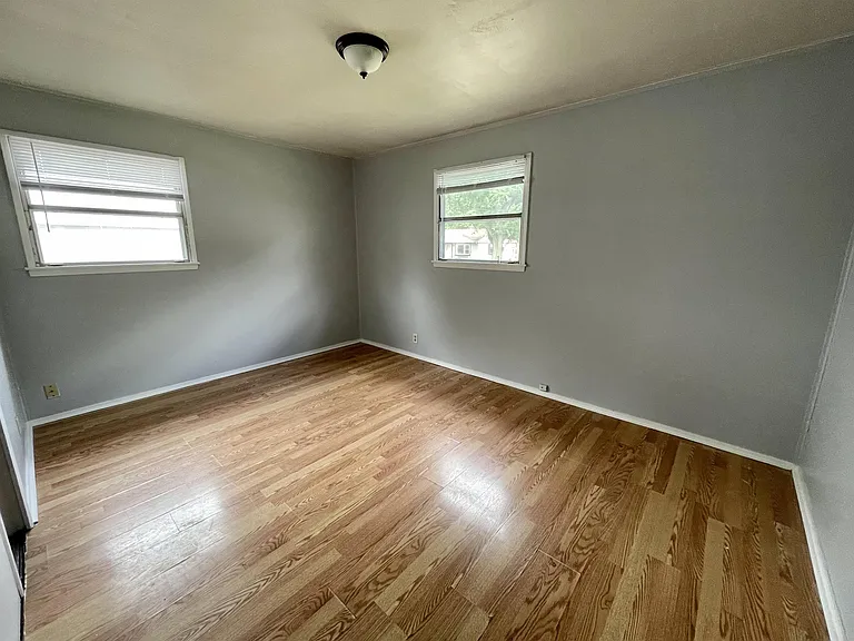 904 Oakley Ave — Photo 6