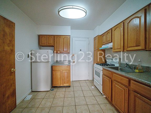 5th image of 3123 47th St APT 1H
