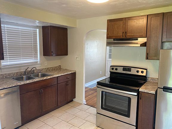 Make wonderful meals in this updated kitchen with stainless steel appliances!